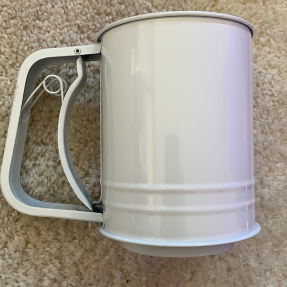 Rae Dunn HIP. HOP. Mega flour sifter! - Picture 2 of 5